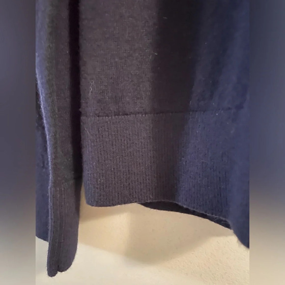 Abercrombie & Fitch Wool Blend V Neck Dark Blue Pull Over Sweater Size Medium - Picture 3 of 9